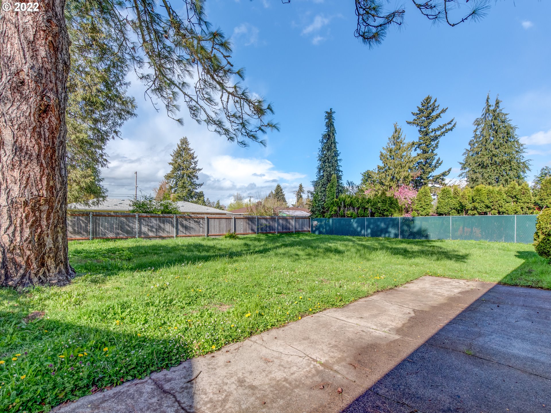749 Maxwell Road Eugene, OR 97404 - Photo 22 of 24 Gallery Image 22