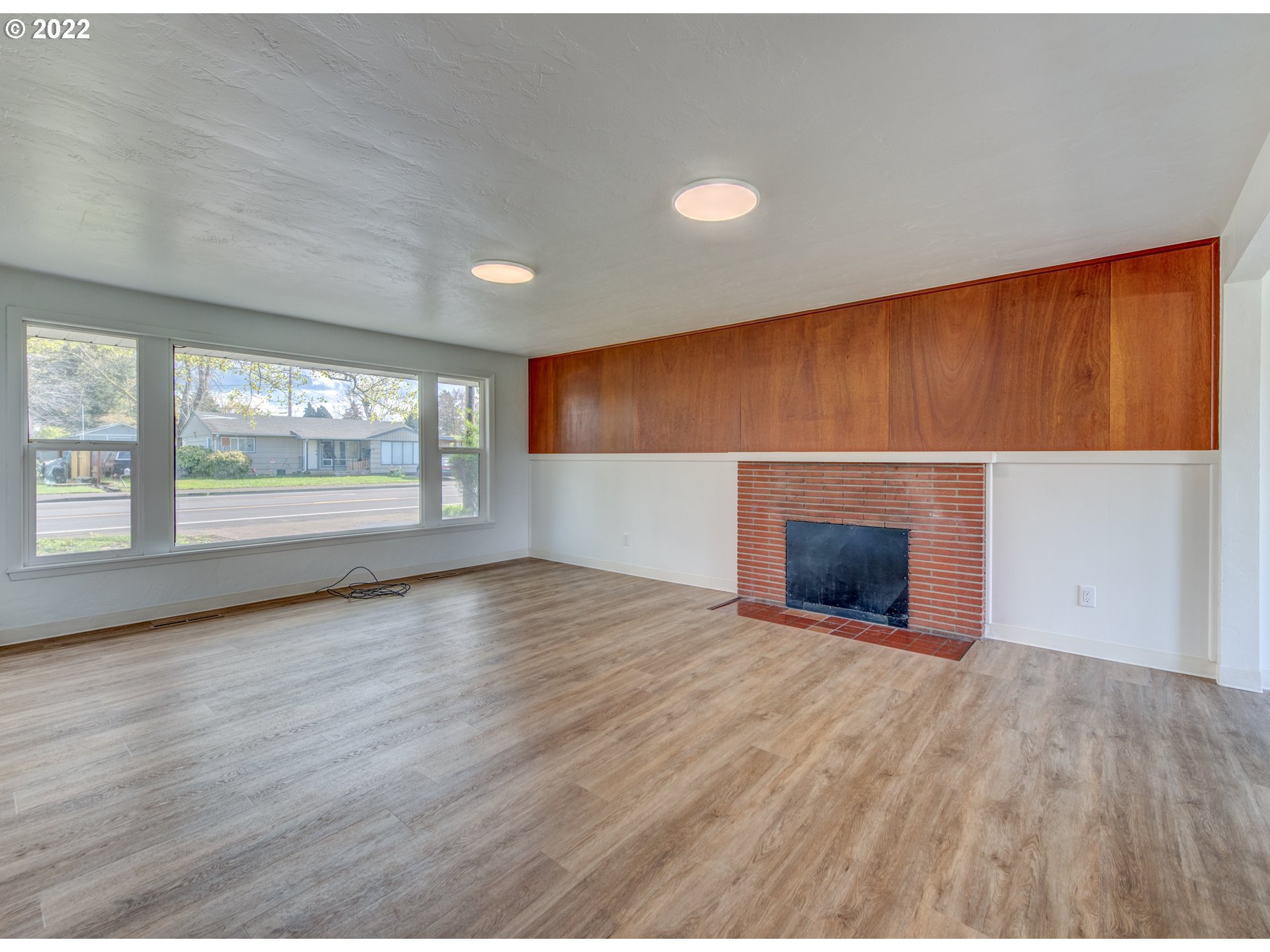749 Maxwell Road Eugene, OR 97404 - Photo 4 of 24 Gallery Image 4