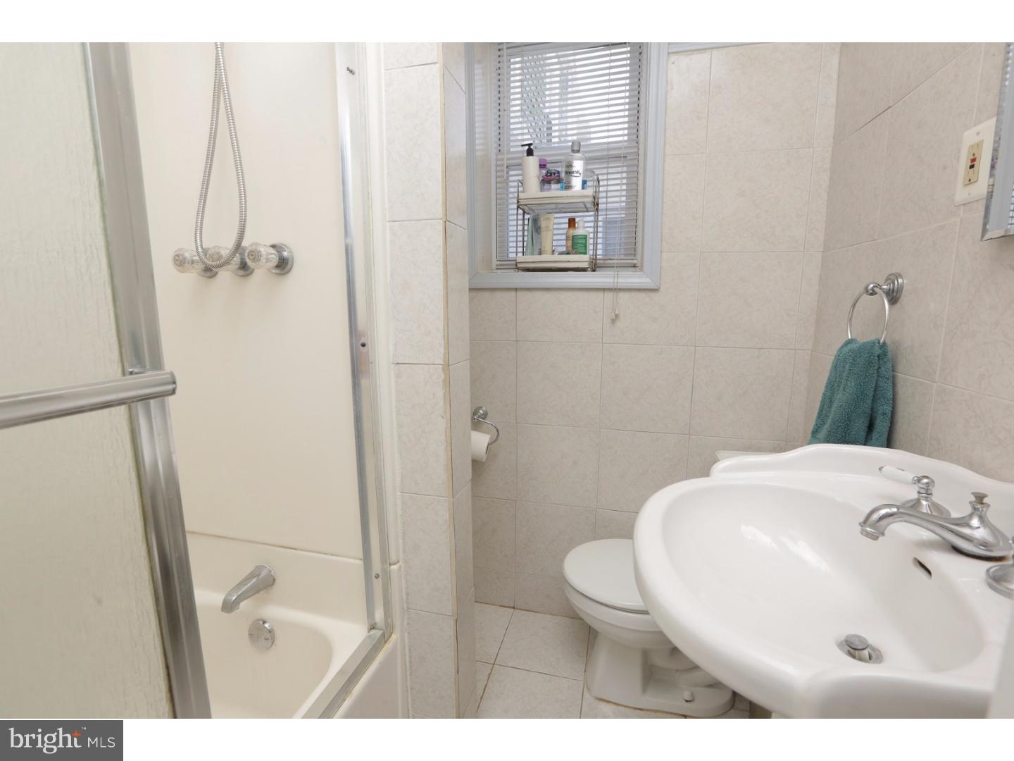 247 Rochelle Avenue Philadelphia, PA 19128 - Photo 15 of 24 Bathroom