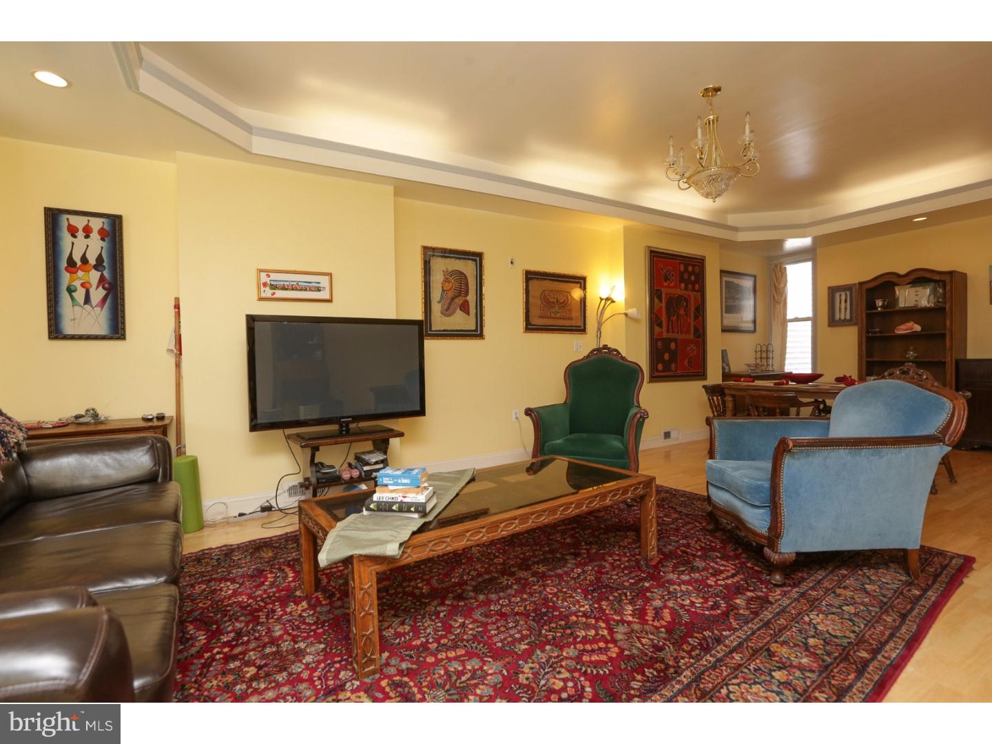 247 Rochelle Avenue Philadelphia, PA 19128 - Photo 5 of 24 Living Room