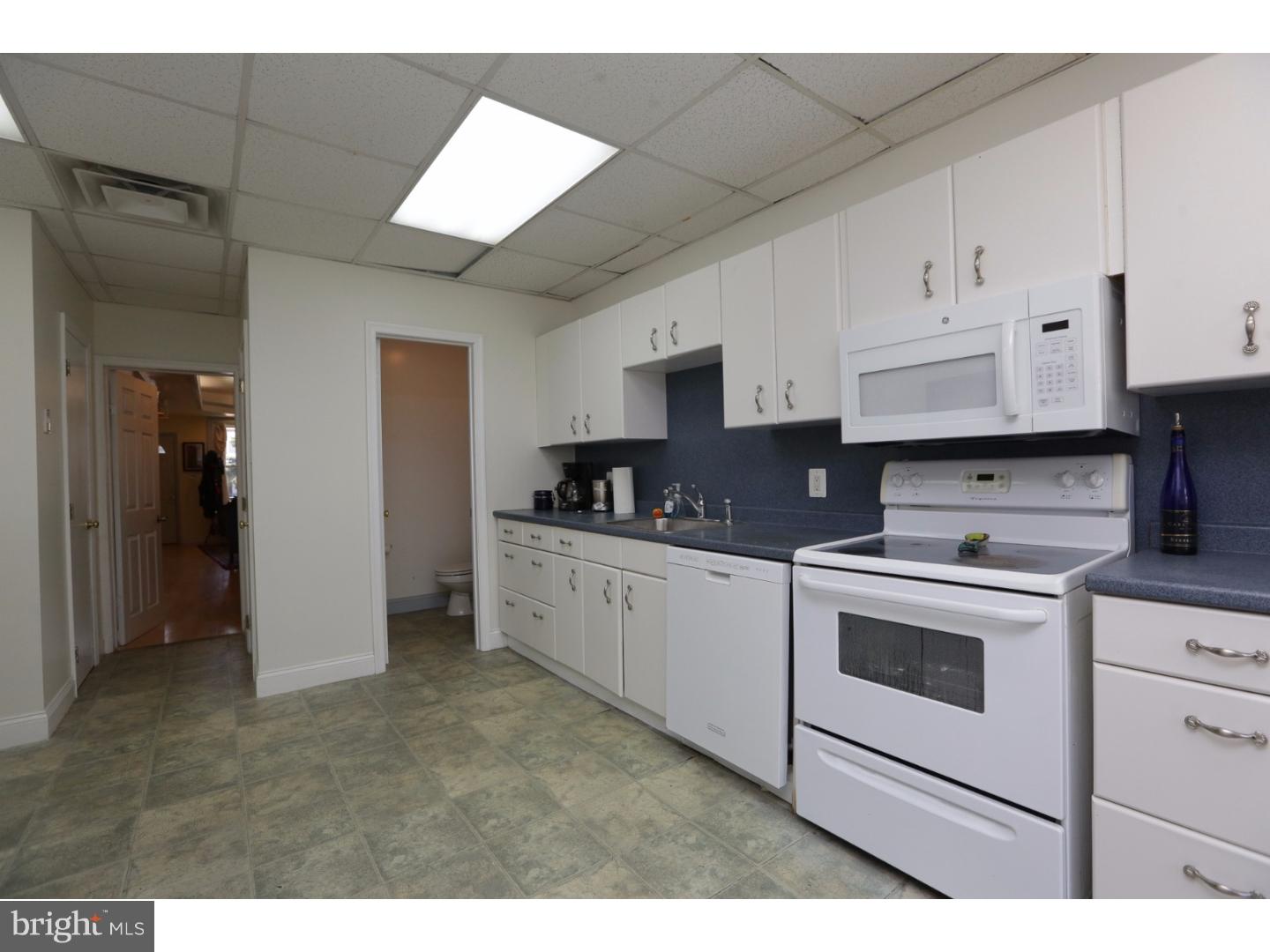 247 Rochelle Avenue Philadelphia, PA 19128 - Photo 8 of 24 Kitchen