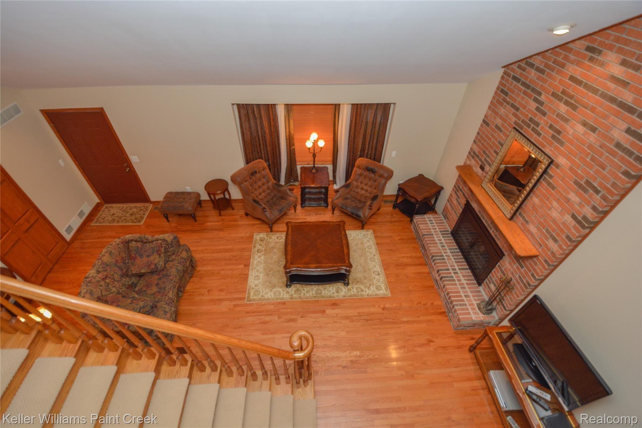 3152 Curtis Road Leonard, MI 48367 - Photo 17 of 36 LivingRoom03.jpg