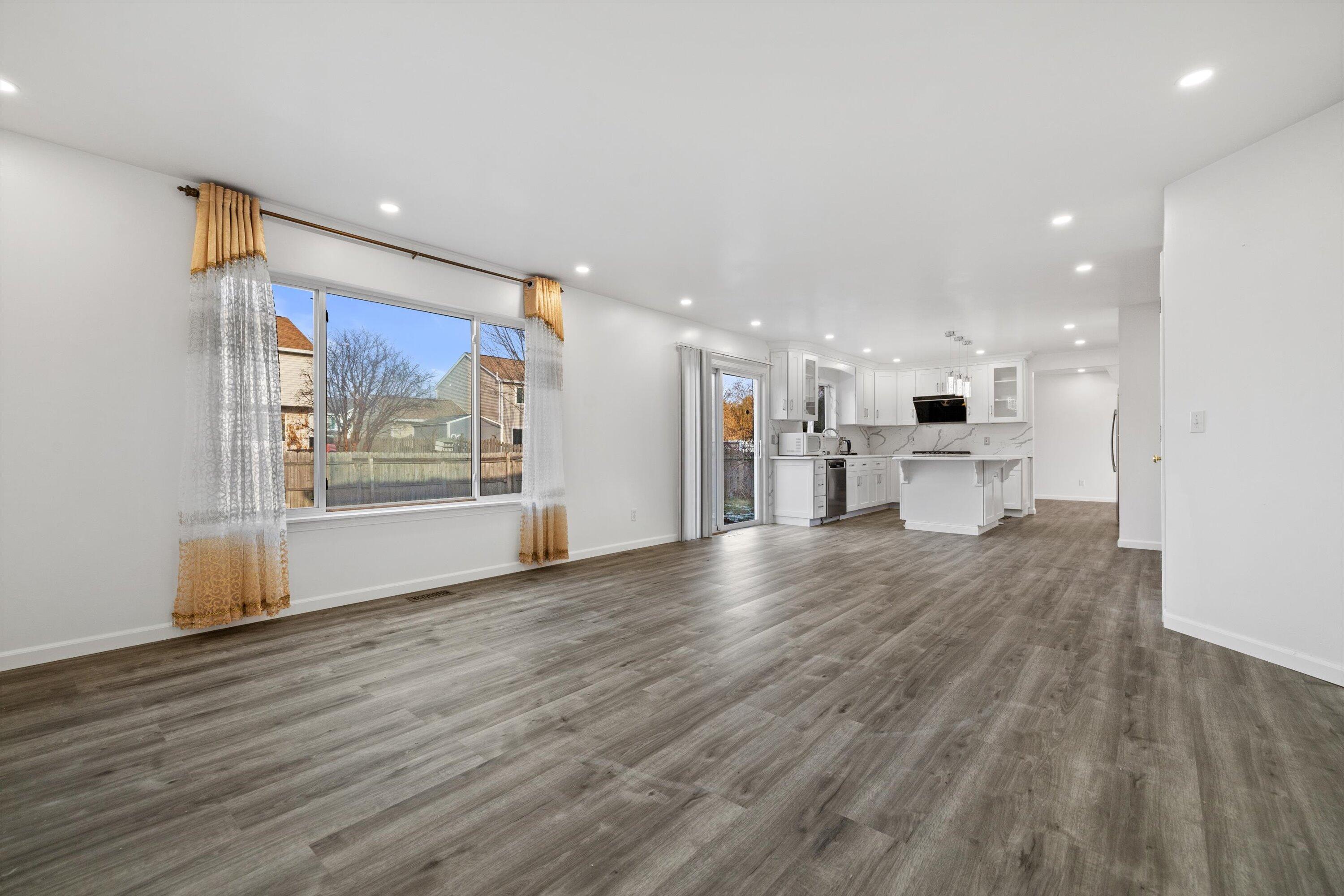 9442 73rd Street Kenosha, WI 53142 - Photo 3 of 26 16-IMG_1531