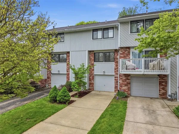 $225,000 | 1002 Ryeland Court, Bridgeville, PA 15017