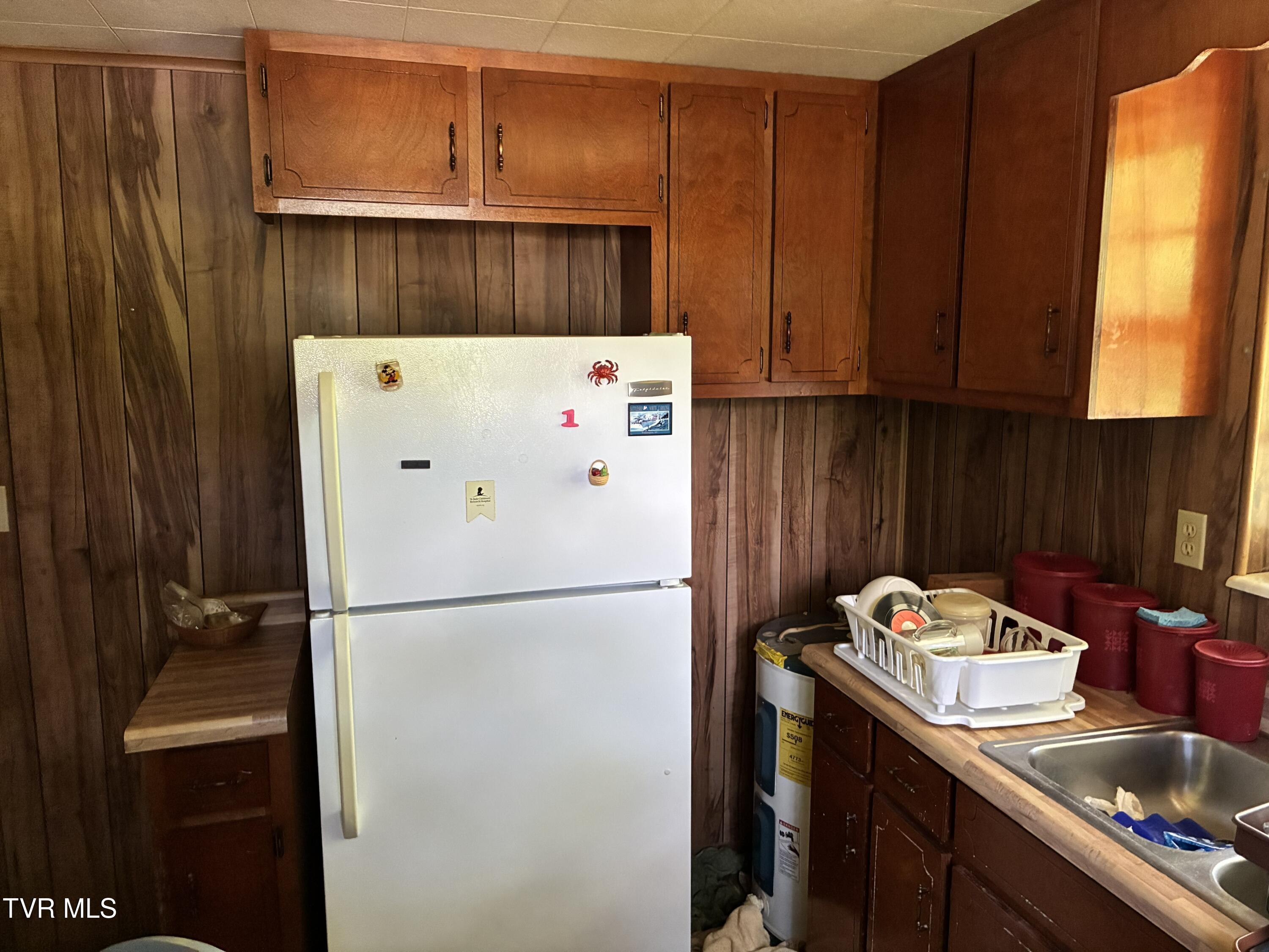 940 Middle Creek Road Afton, TN 37616 - Photo 62 of 80 apartment kitchen 4