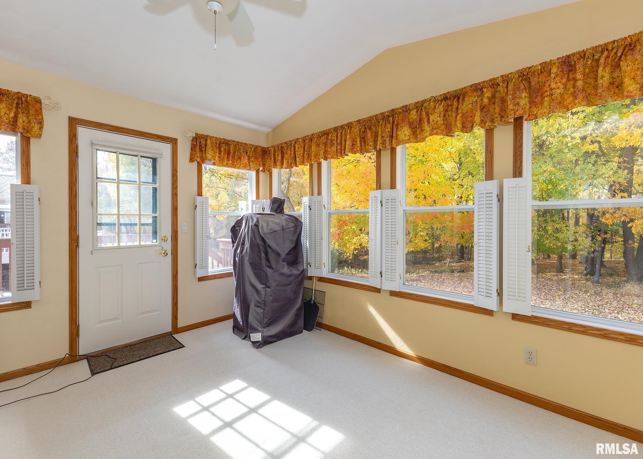 1605 53rd Street Moline, IL 61265 - Photo 13 of 31