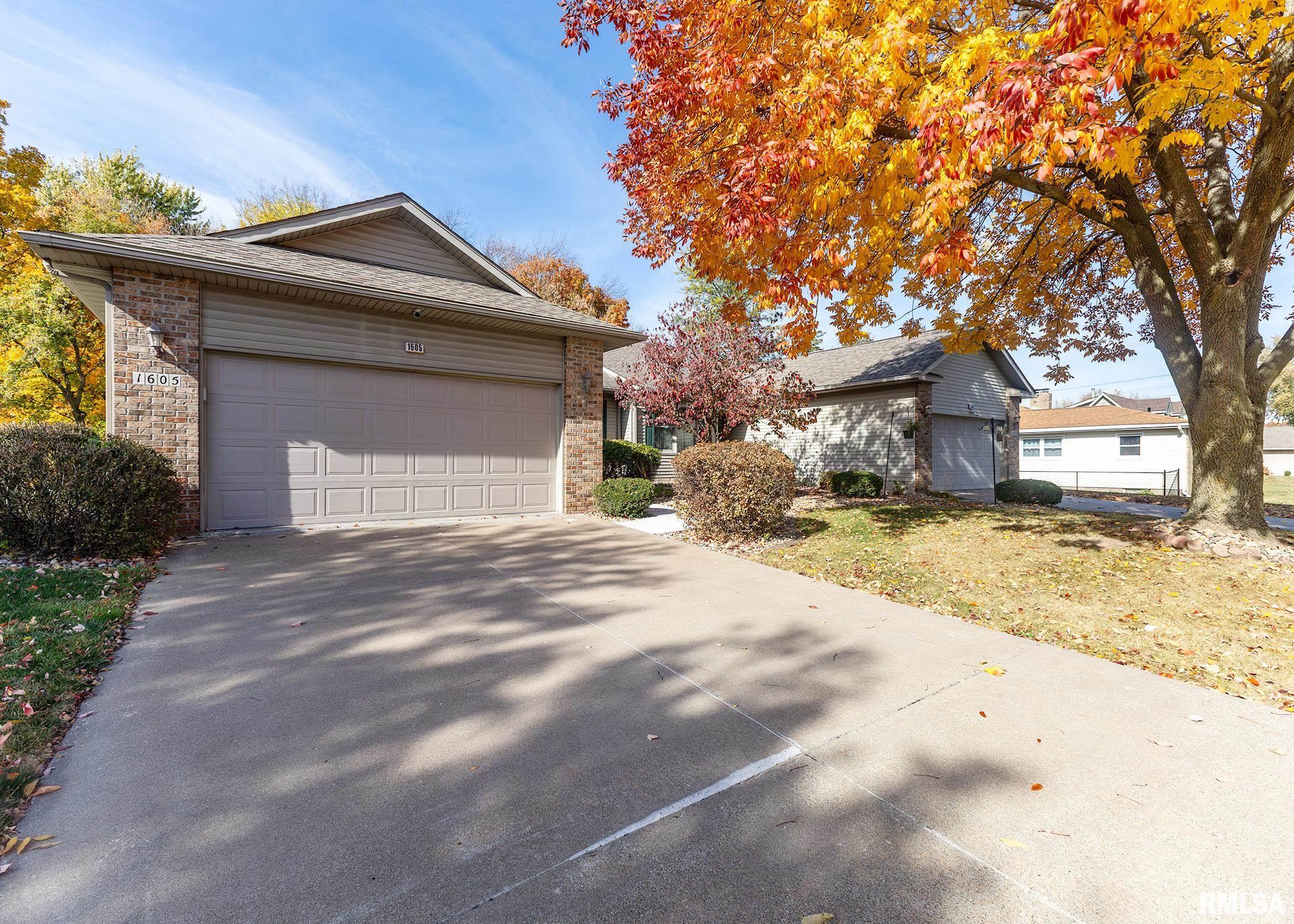 1605 53rd Street Moline, IL 61265 - Photo 2 of 31