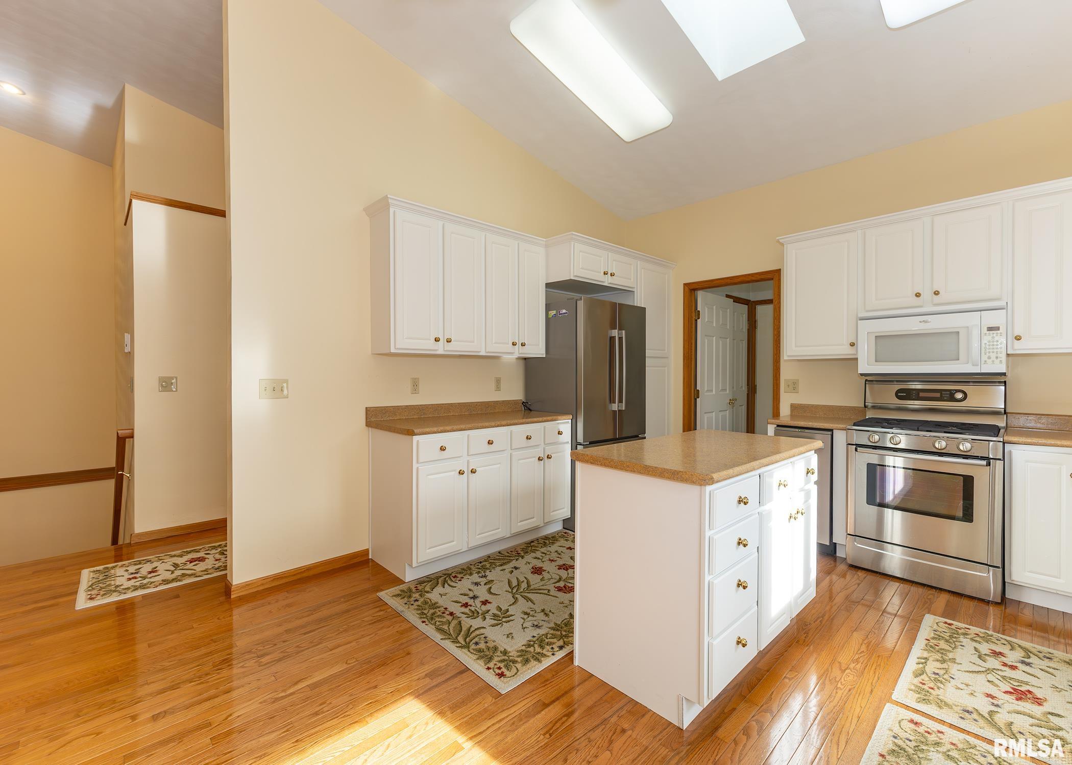 1605 53rd Street Moline, IL 61265 - Photo 5 of 31