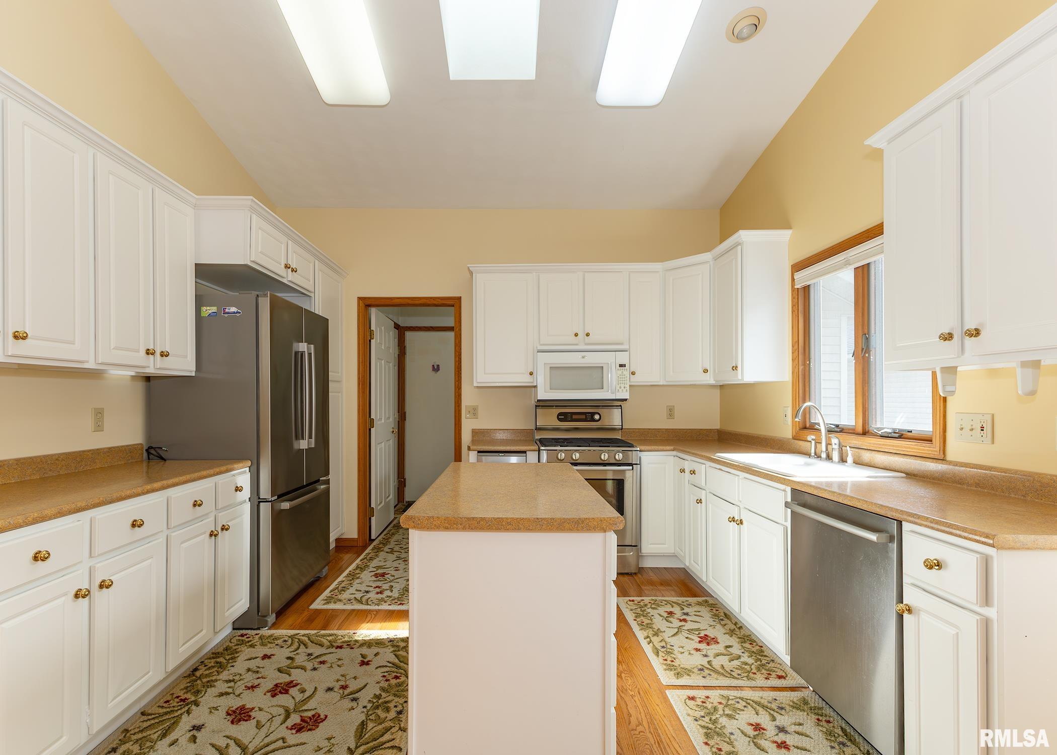 1605 53rd Street Moline, IL 61265 - Photo 6 of 31