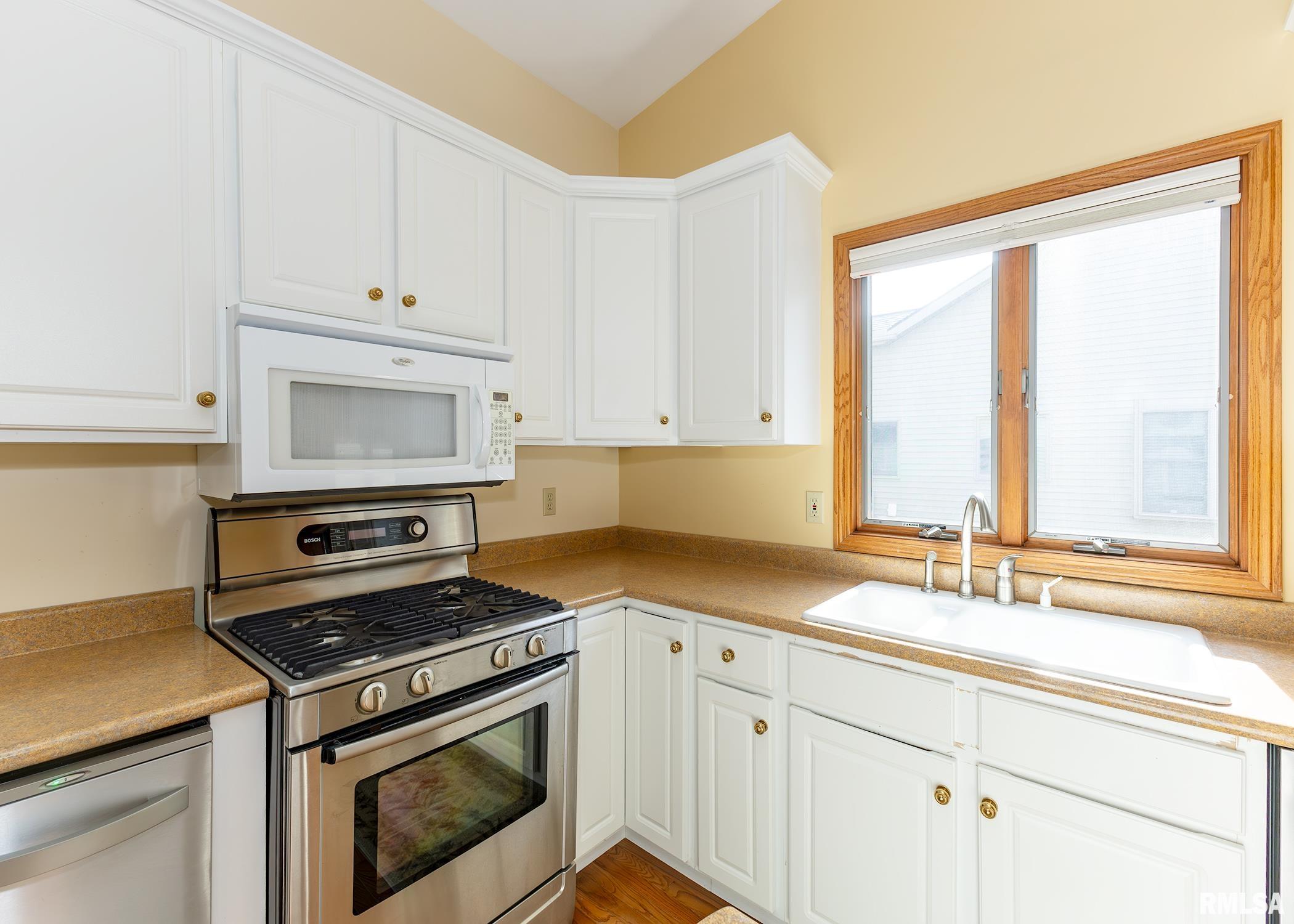 1605 53rd Street Moline, IL 61265 - Photo 7 of 31