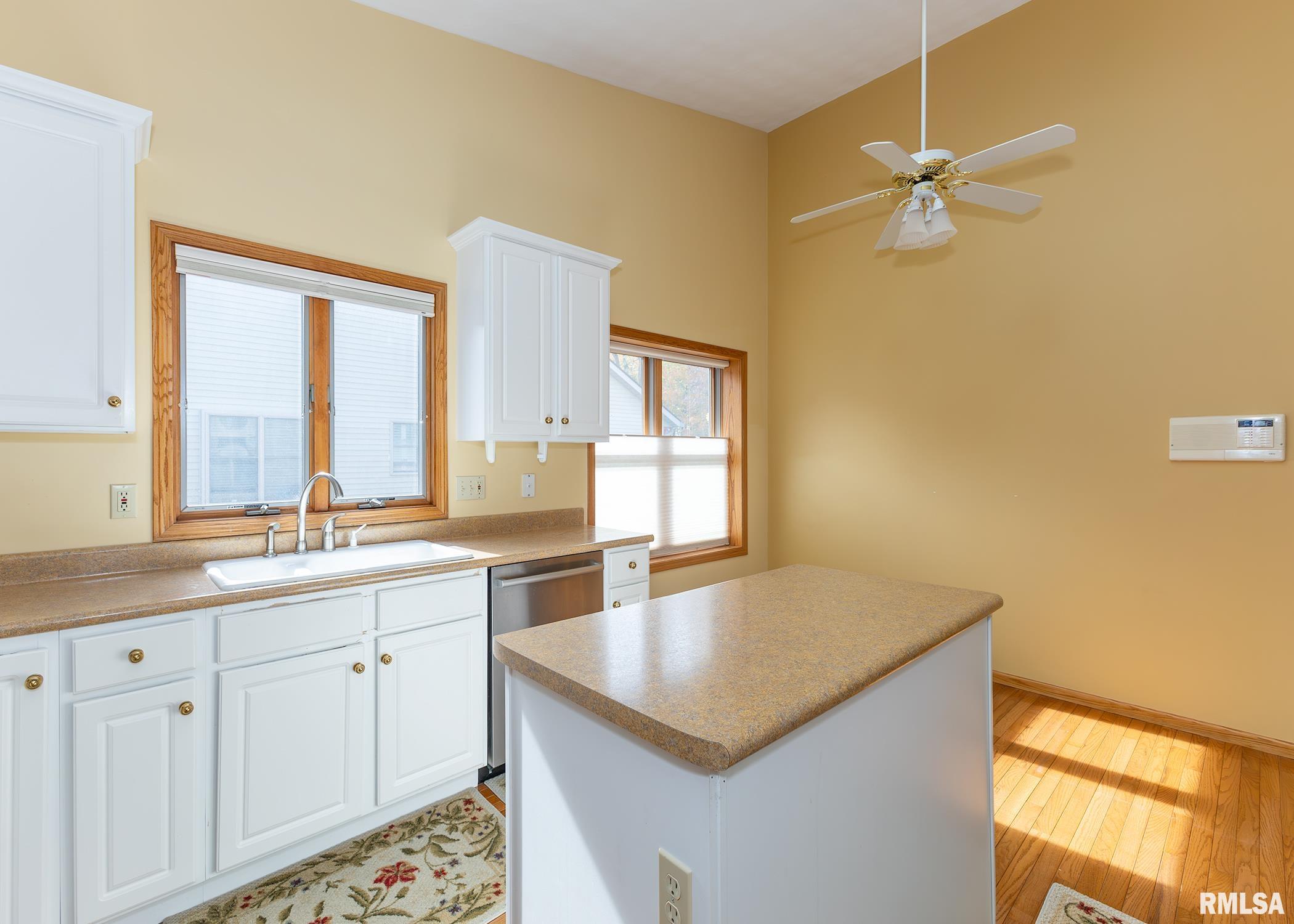 1605 53rd Street Moline, IL 61265 - Photo 8 of 31