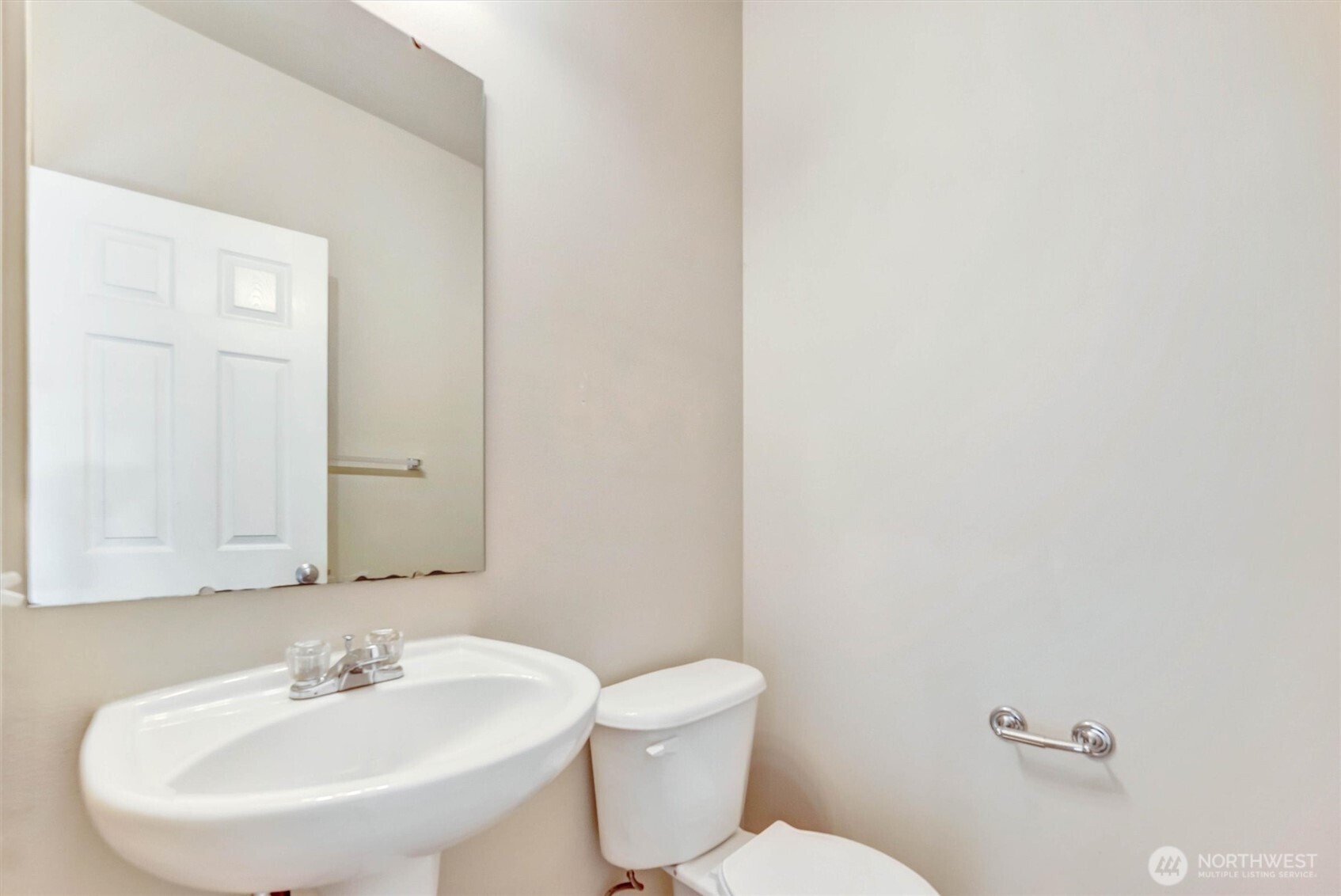 2426 Stafford Way Bothell, WA 98012 - Photo 8 of 40