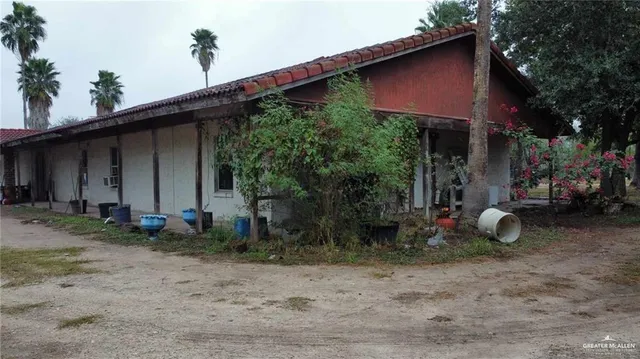a backyard of the house with lots of green space