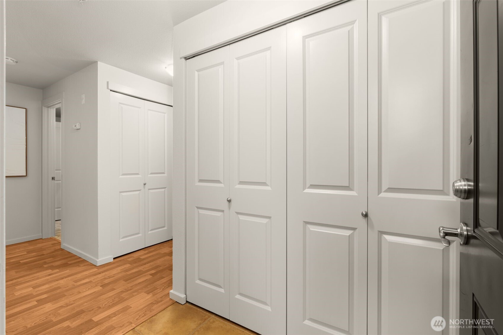 12404 East Gibson Road, Unit J105 Everett, WA 98204 - Photo 2 of 29