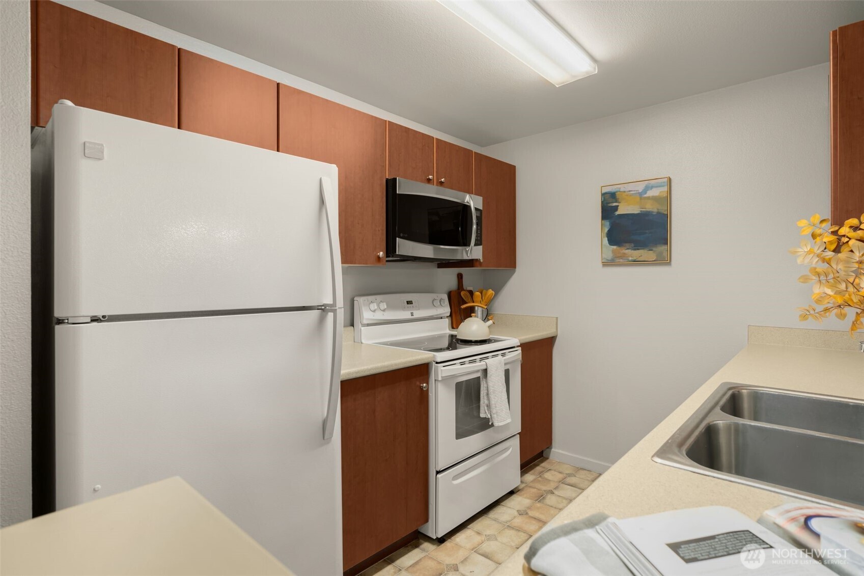 12404 East Gibson Road, Unit J105 Everett, WA 98204 - Photo 10 of 29