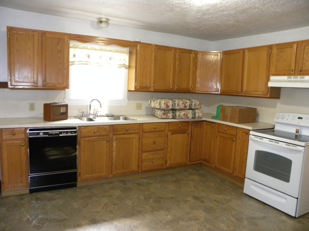 40 Brookfield Road Charlton, MA 01507 - Photo 2 of 26