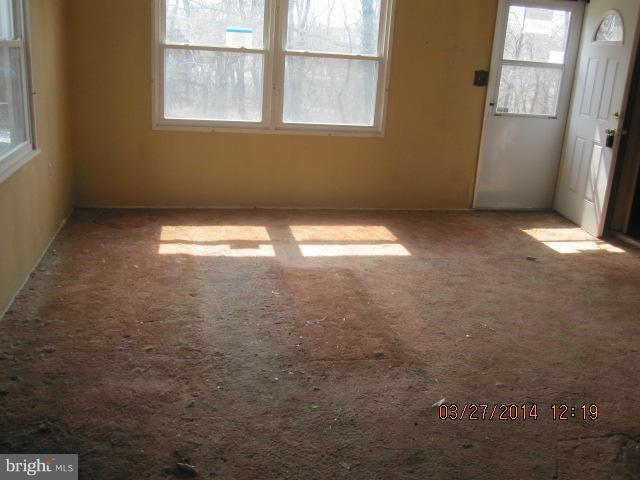 7222 Sindall Road Baltimore, MD 21234 - Photo 3 of 10 Living Room