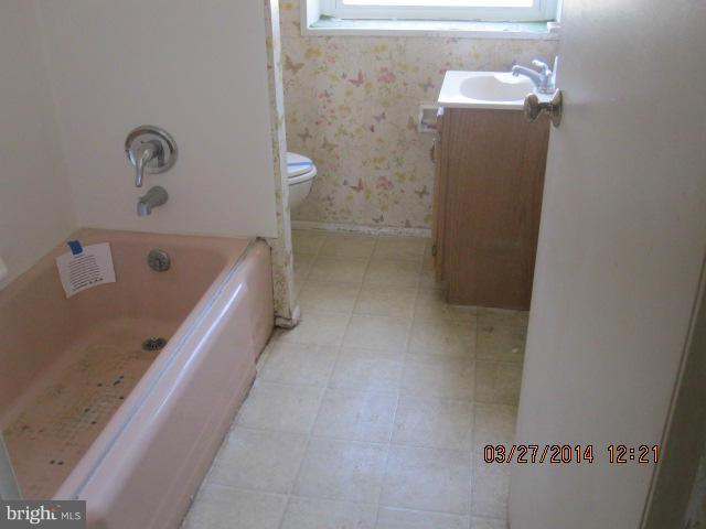7222 Sindall Road Baltimore, MD 21234 - Photo 7 of 10 Bath