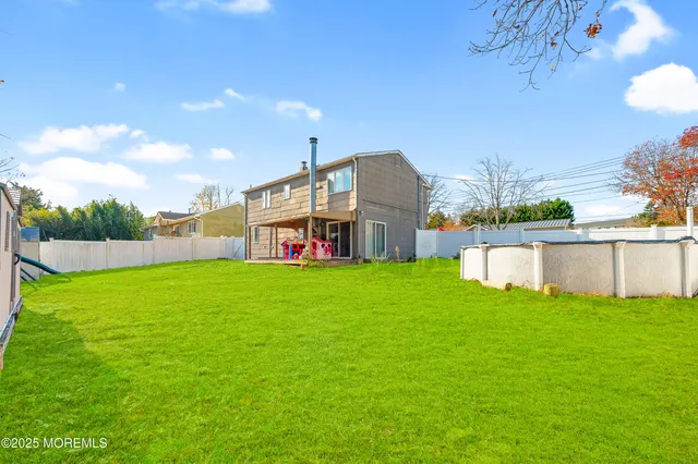 a view of a house with a backyard