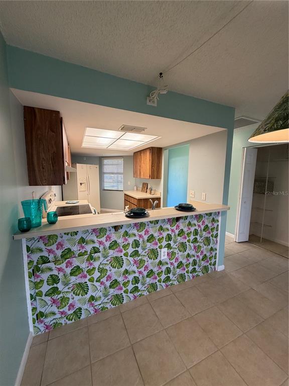 2131 Ridge Road South, Unit 135 Largo, FL 33778 - Photo 12 of 33 a beautiful room