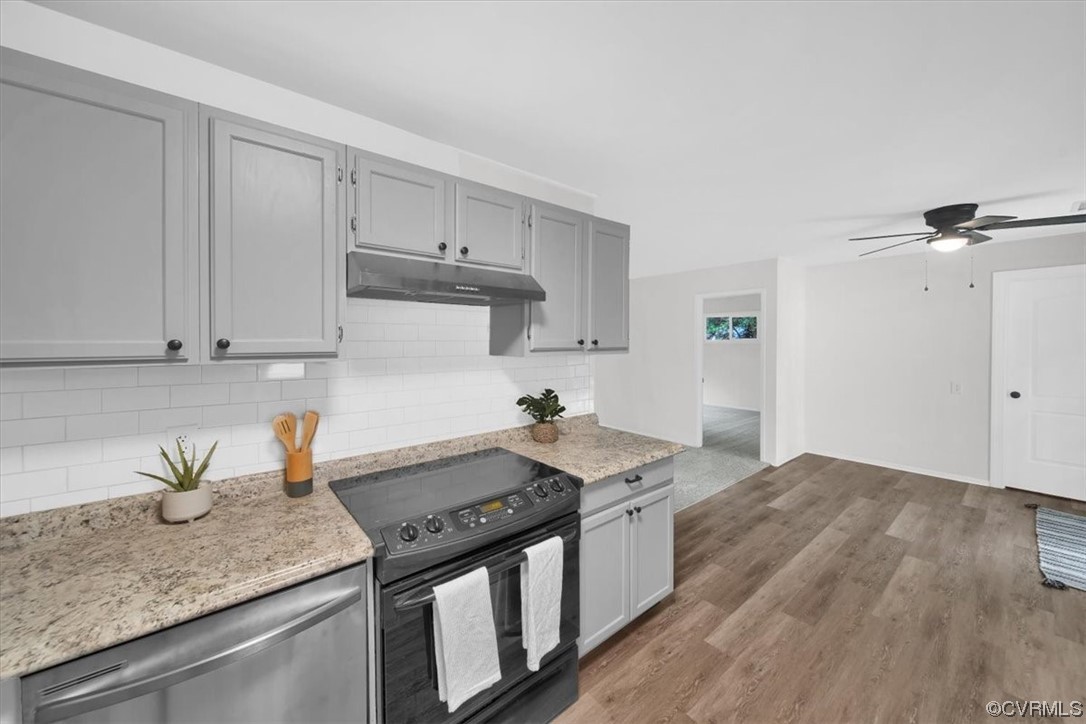9419 Camrose Road Henrico, VA 23229 - Photo 11 of 29 a kitchen with stainless steel appliances granite countertop a sink stove and cabinets