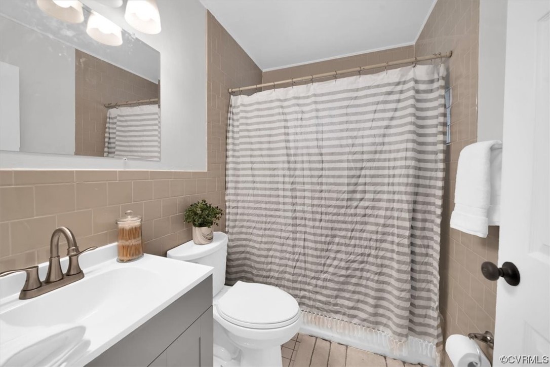 9419 Camrose Road Henrico, VA 23229 - Photo 17 of 29 a bathroom with a toilet a sink and mirror
