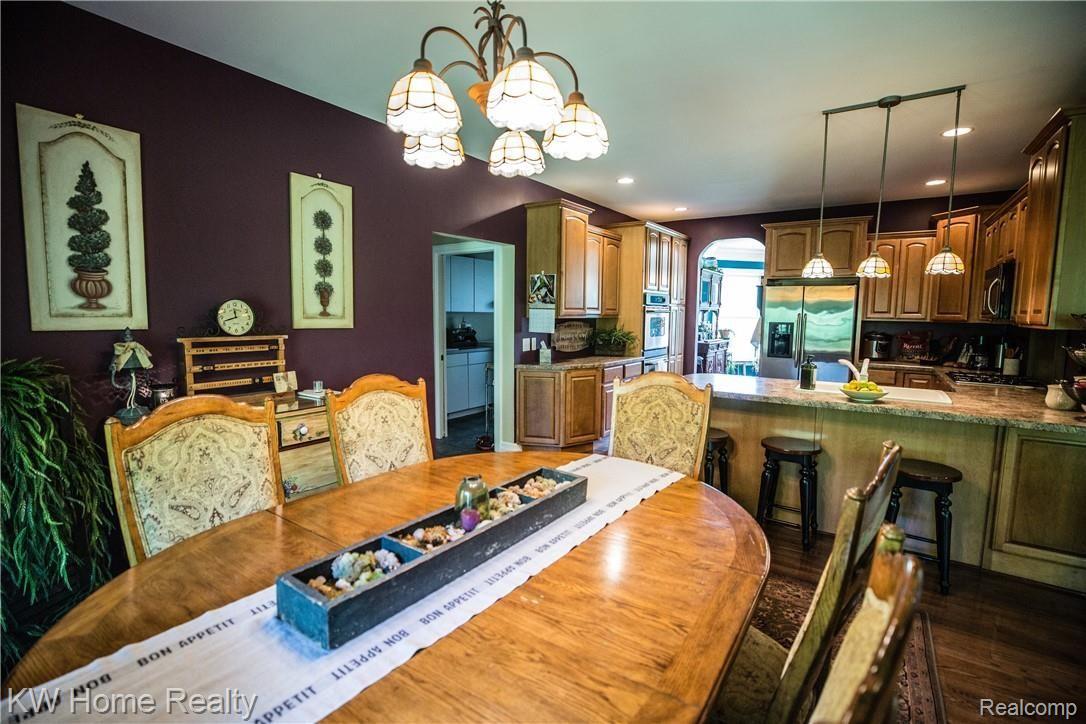12988 Hummingbird Ridge Davisburg, MI 48350 - Photo 24 of 55 Dinning/Kitchen