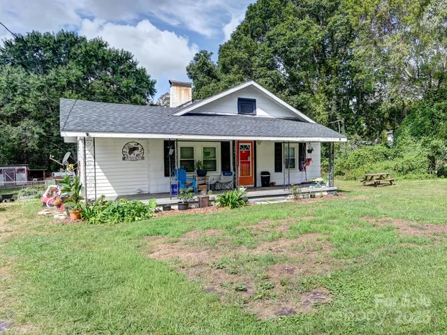 $295,000 | 499 Oak Grove Road, Flat Rock, NC 28731