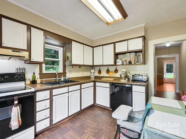 $295,000 | 499 Oak Grove Road, Flat Rock, NC 28731