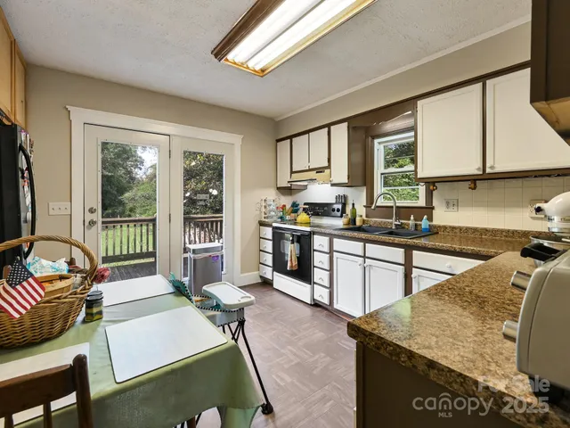 $295,000 | 499 Oak Grove Road, Flat Rock, NC 28731