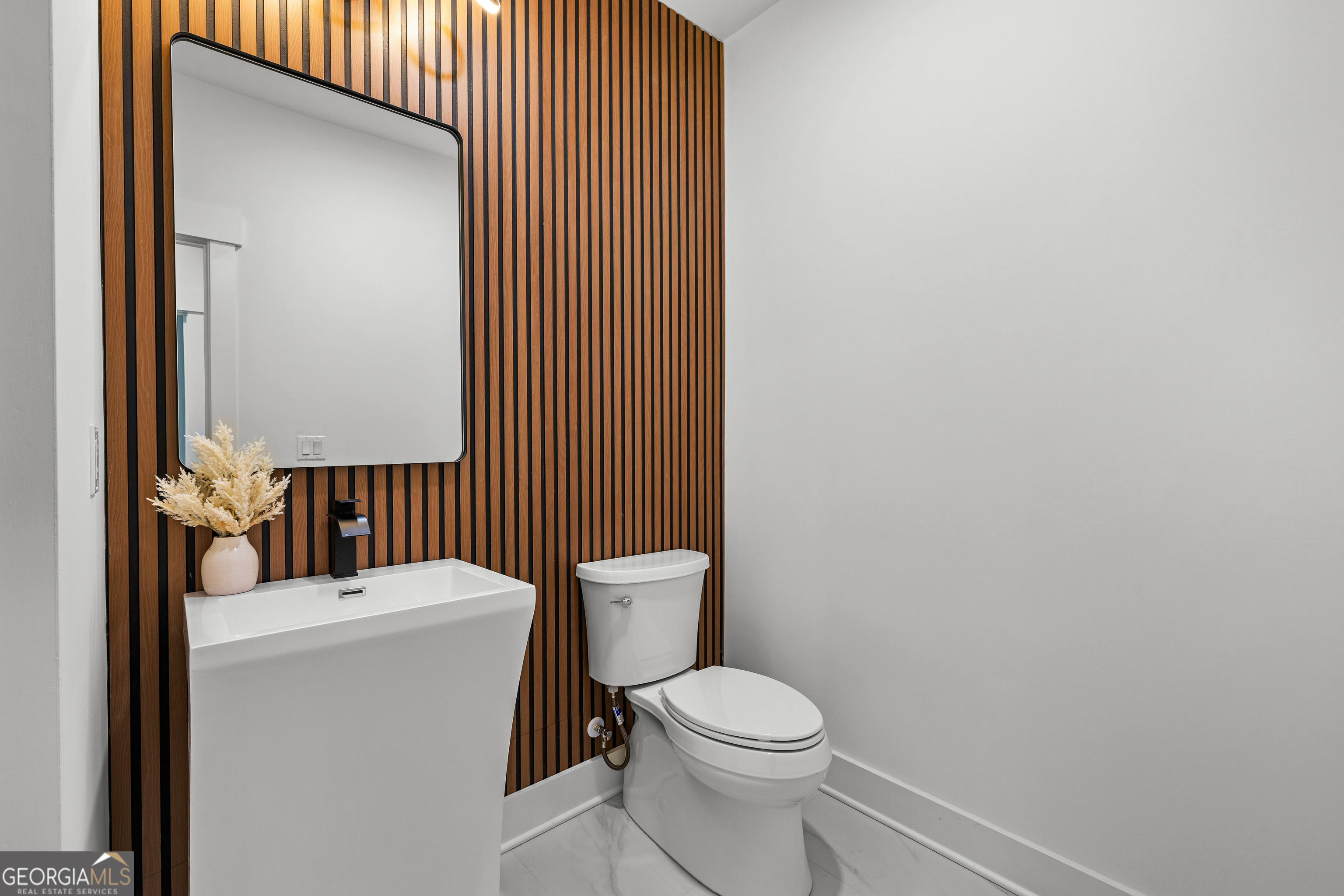 354 Turner Road Newnan, GA 30263 - Photo 26 of 83 a bathroom with a toilet a sink and mirror