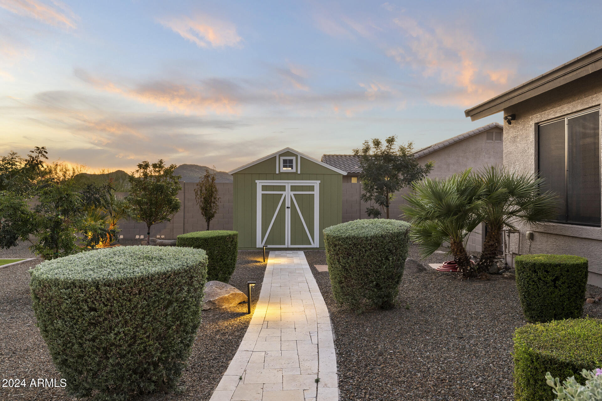 21 West Cloud Road Phoenix, AZ 85086 - Photo 64 of 97 1-173