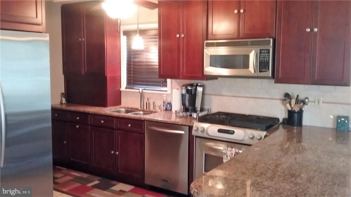 124 Bowsprit Road Manahawkin, NJ 08050 - Photo 3 of 22