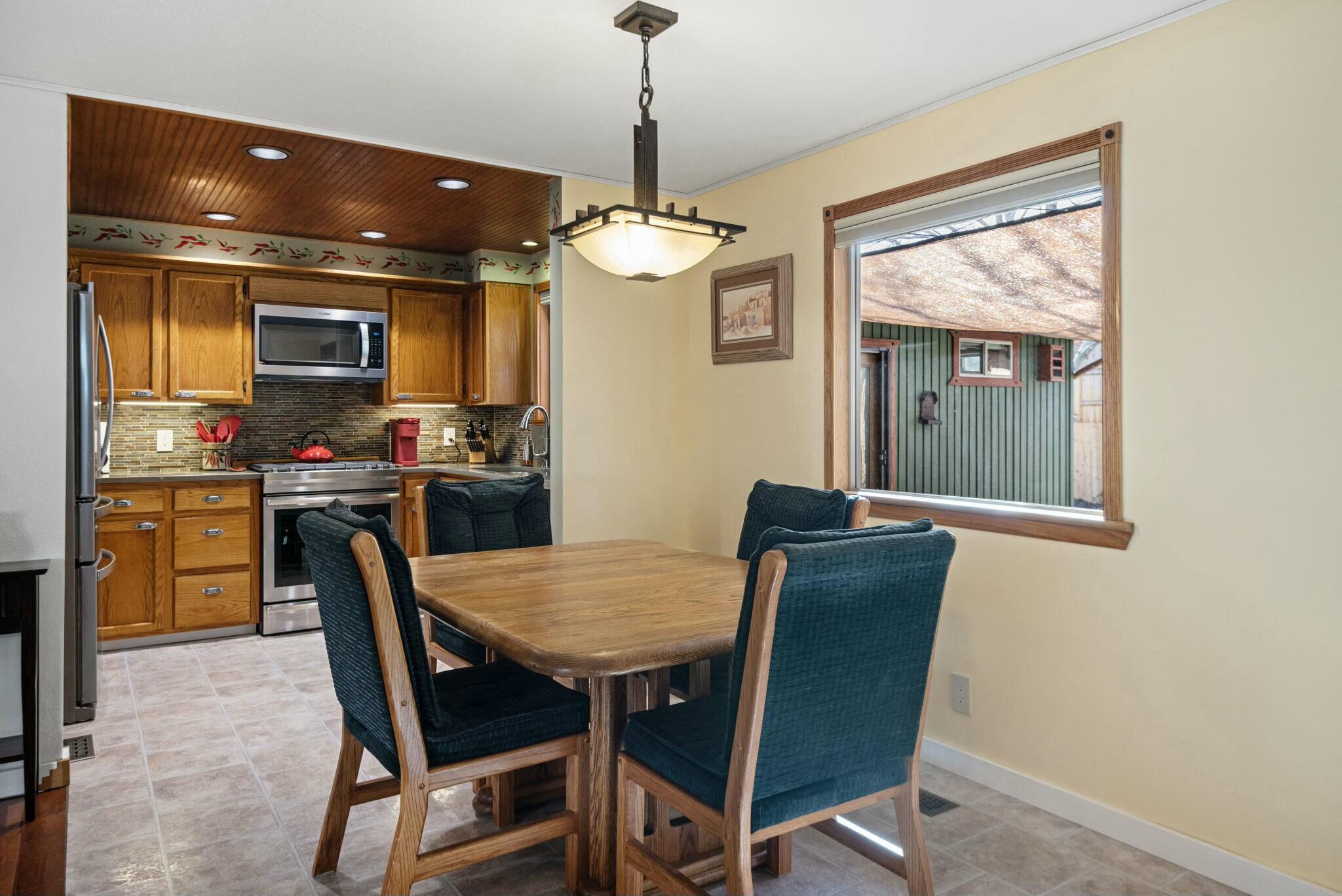 2841 Northeast Shepard Road Bend, OR 97701 - Photo 5 of 34 tempImagexLczGv