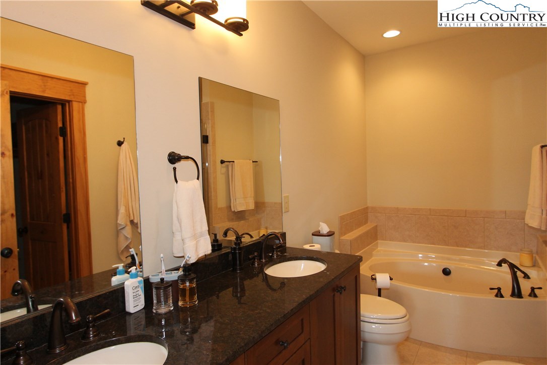 243 South Camp Road, Unit 401 Boone, NC 28607 - Photo 17 of 27 Gallery Image 17
