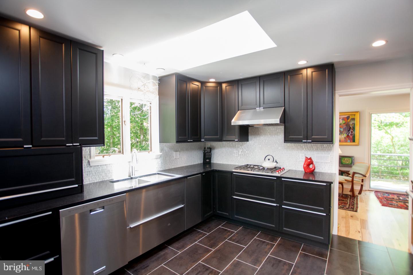 6065 Lower Mountain Road New Hope, PA 18938 - Photo 25 of 48 Stainless steel accents