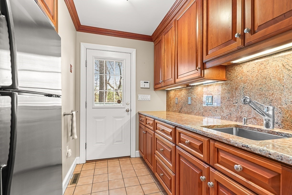 2 Liberty Lane Lynnfield, MA 01940 - Photo 14 of 34