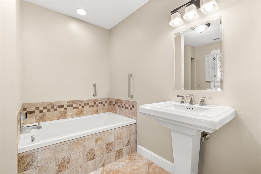 2 Liberty Lane Lynnfield, MA 01940 - Photo 19 of 34