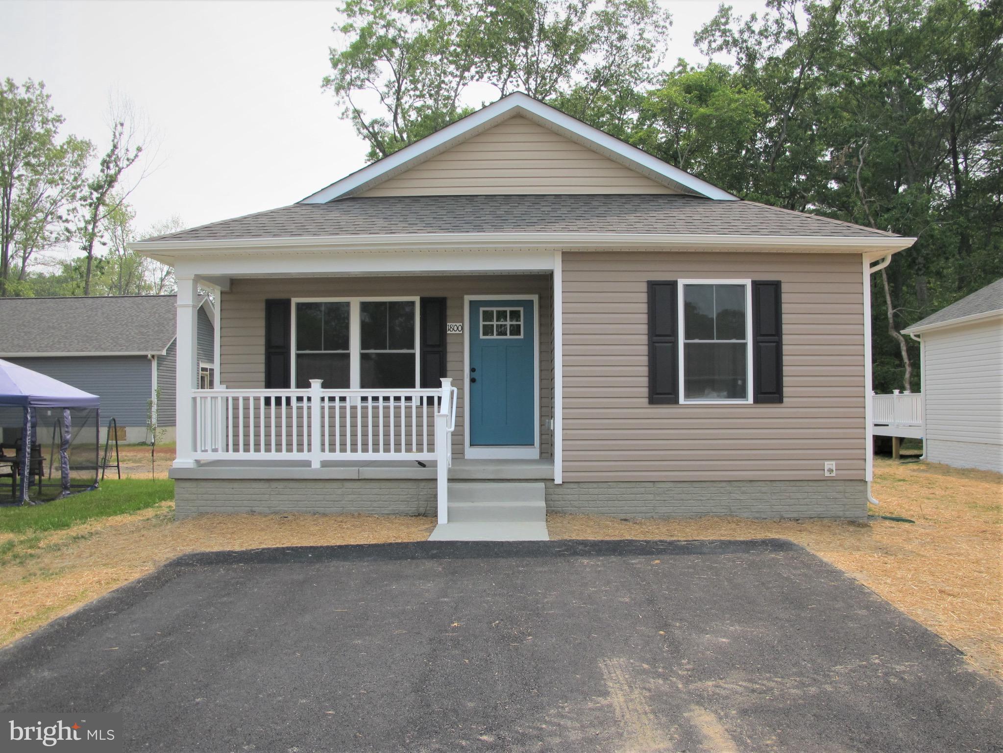 23 A 9th Street Colonial Beach, VA 22443 - Photo 4 of 56 a front view of a house with a yard