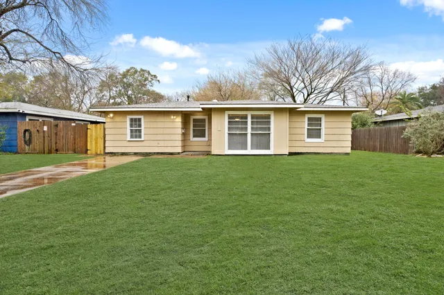 $1,595 | 728 22nd Avenue North, Texas City, TX 77590