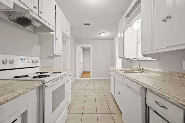 $1,595 | 728 22nd Avenue North, Texas City, TX 77590