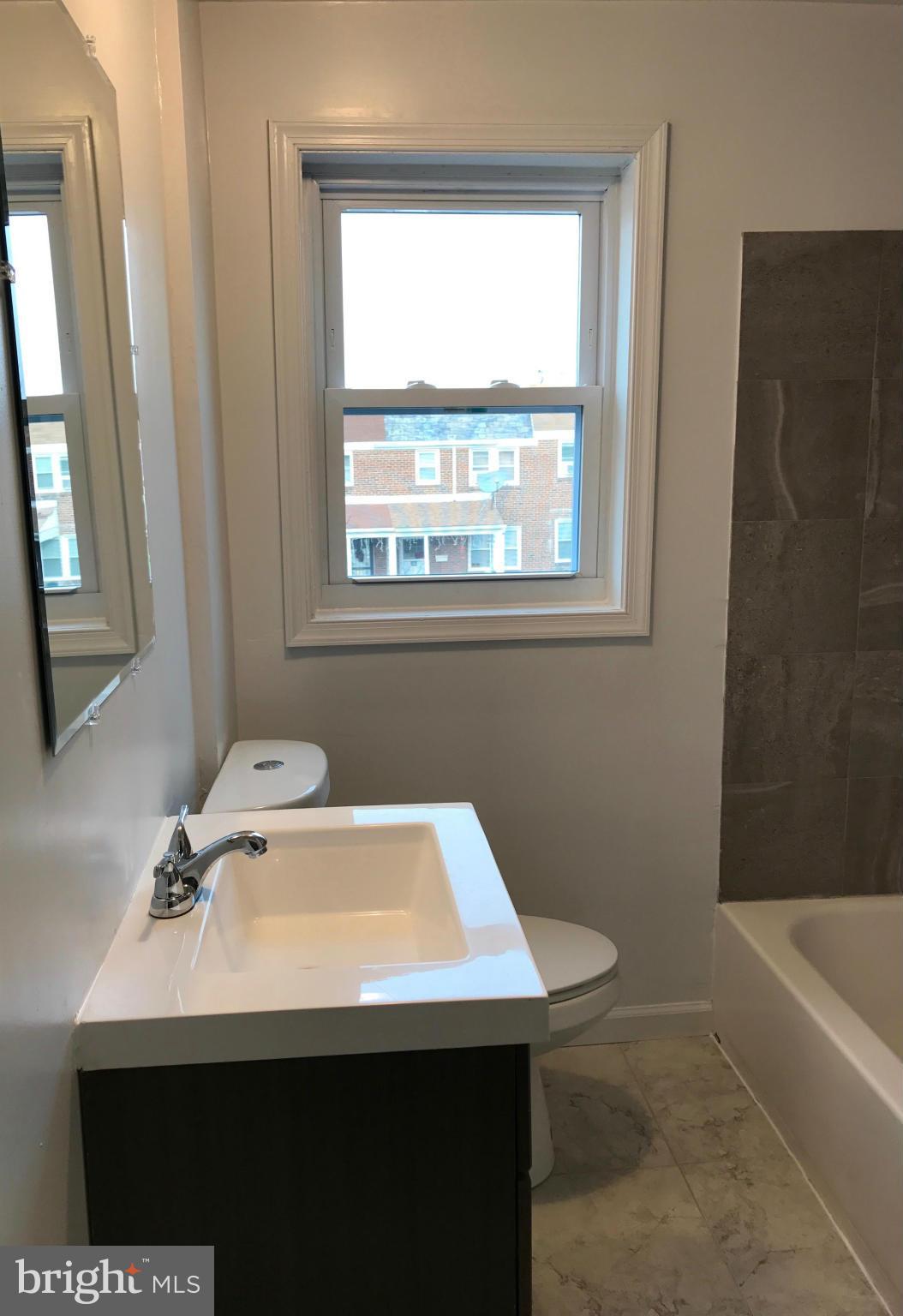 211 West Meadow Road Baltimore, MD 21225 - Photo 15 of 23 Bath