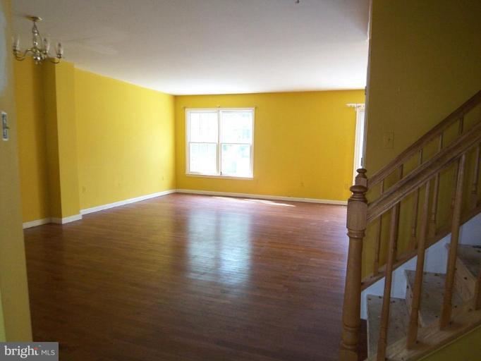 2252 Conquest Way, Unit 25 Odenton, MD 21113 - Photo 2 of 16 Living Room