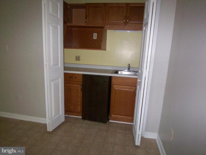 2252 Conquest Way, Unit 25 Odenton, MD 21113 - Photo 5 of 16 Wet Bar
