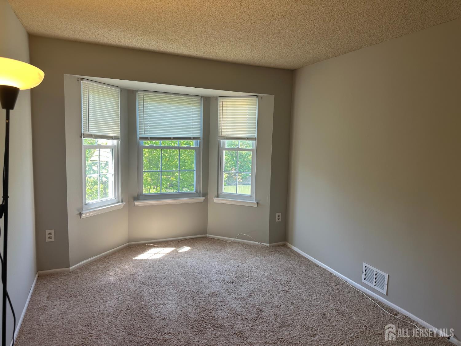 304 Wimbeldon Court North Brunswick, NJ 08902 - Photo 8 of 19