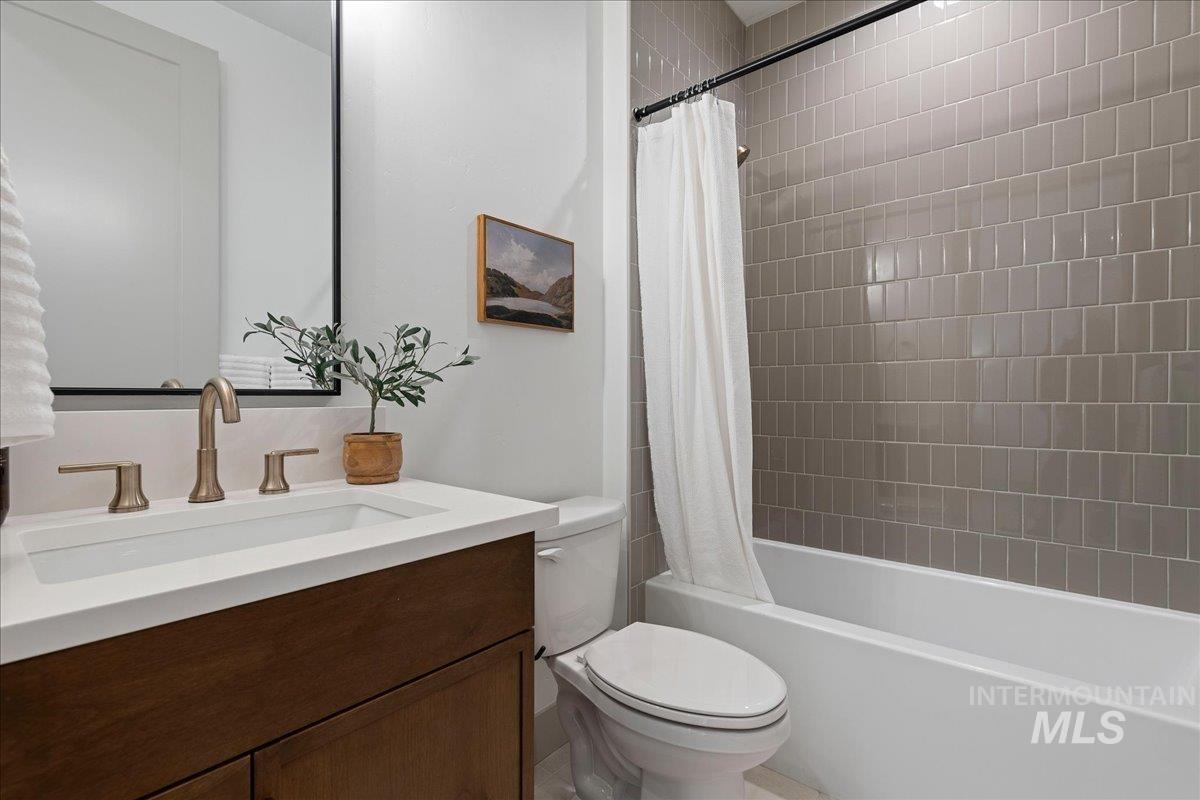 967 West Malbar Street Meridian, ID 83646 - Photo 18 of 33 Bathroom featuring vanity and shower / bath combo with shower curtain
