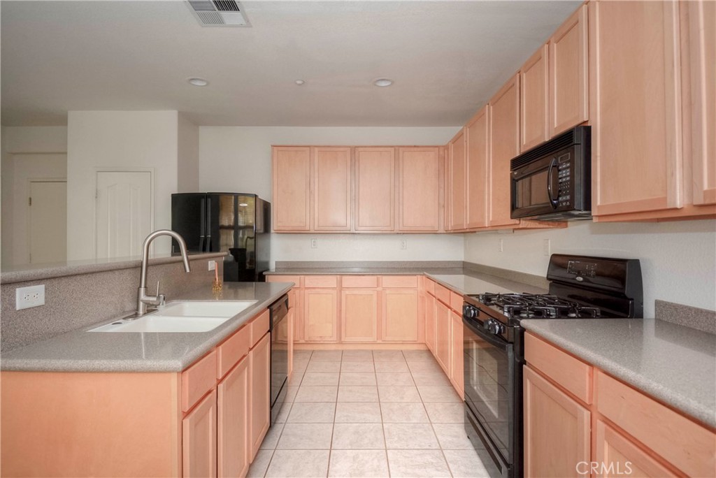 7353 Ellena W Rancho Cucamonga, CA 91730 - Photo 7 of 39