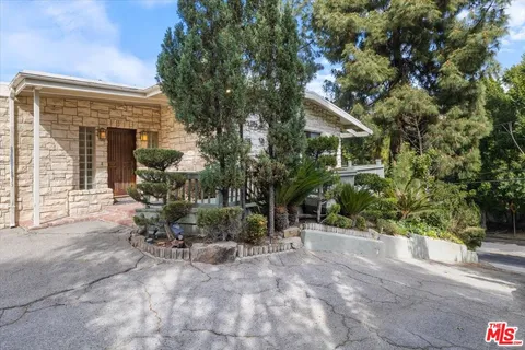 $1,495,000 | 3921 Woodcliff Road, Sherman Oaks, CA 91403