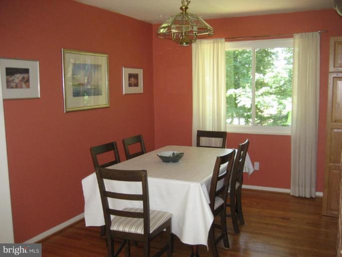 7510 Hamlet Street Springfield, VA 22151 - Photo 3 of 22 Dining Room