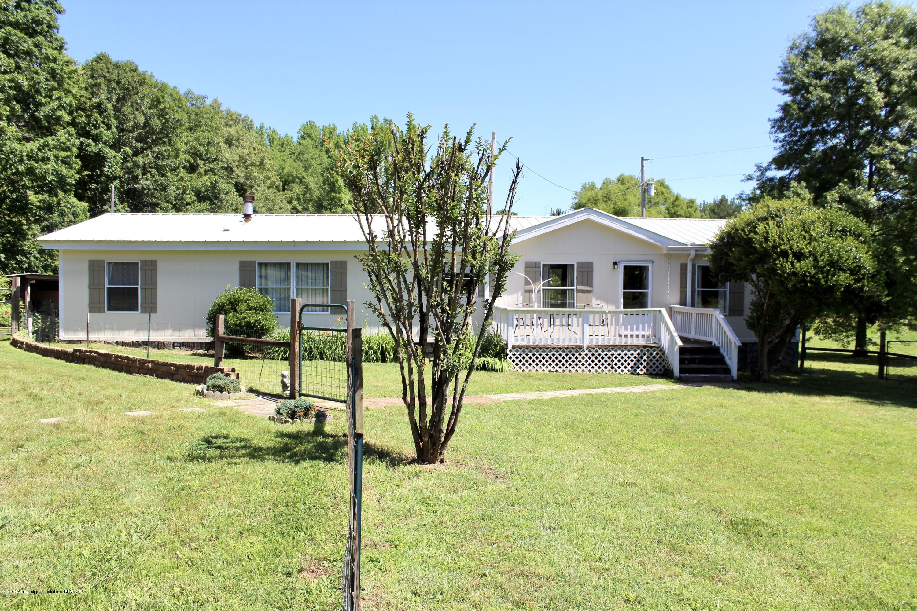 364 Burton Road Holly Springs, MS 38635 - Photo 2 of 35 25B0D55A-4350-44BC-A2CA-846DE25E2197